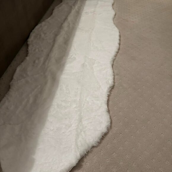 Soft fluffy faux fur runner rug  2x6 ft - Picture 3 of 9